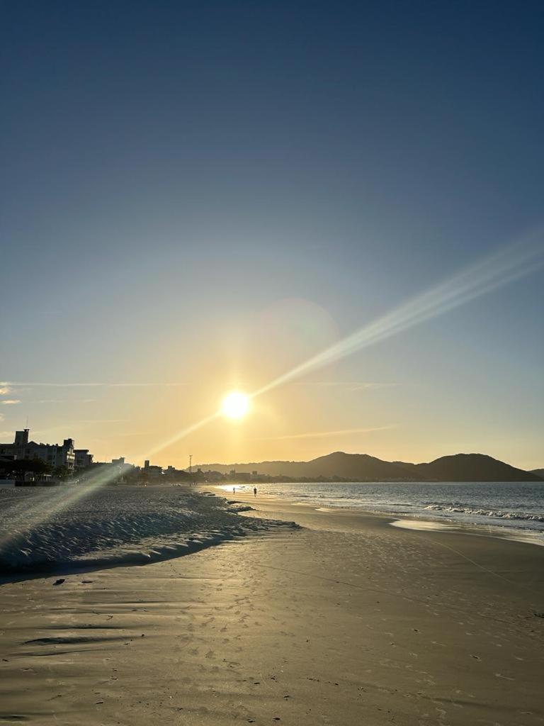 Golfinhos Apart-Hotel - Apto Terreo Frente Ao Mar!!! Florianópolis Екстериор снимка